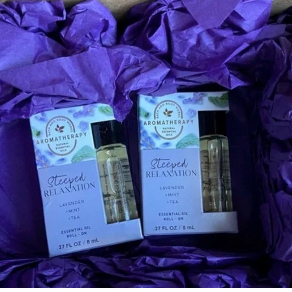 NWT X2 Bath&Body works Aromatherapy Lavender
Mint Tea Essential Oil Roll
